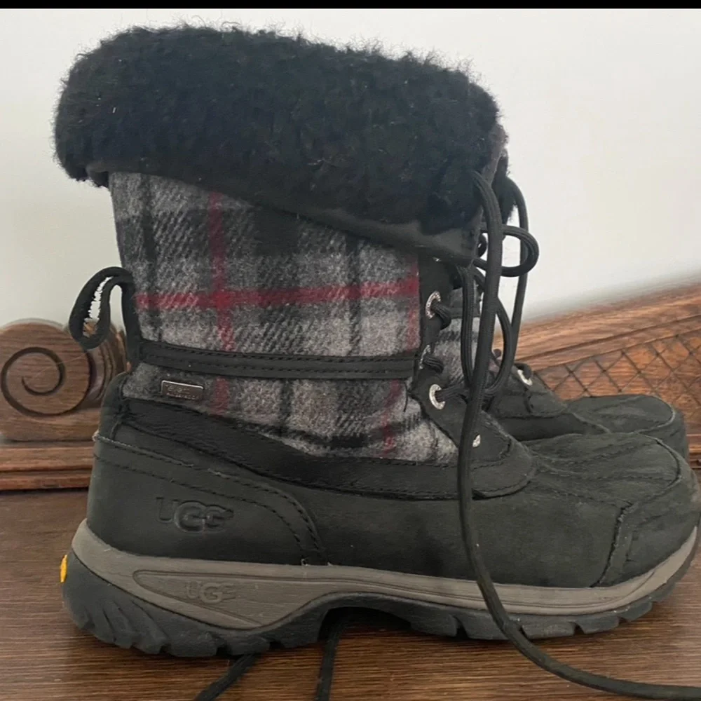 UGG Men’s Tartan Butte Lace-Up Boots Size 8,5